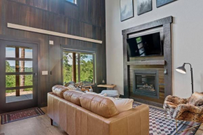 High Mountain Rustic Cabin Hot Tub Game Loft Lead